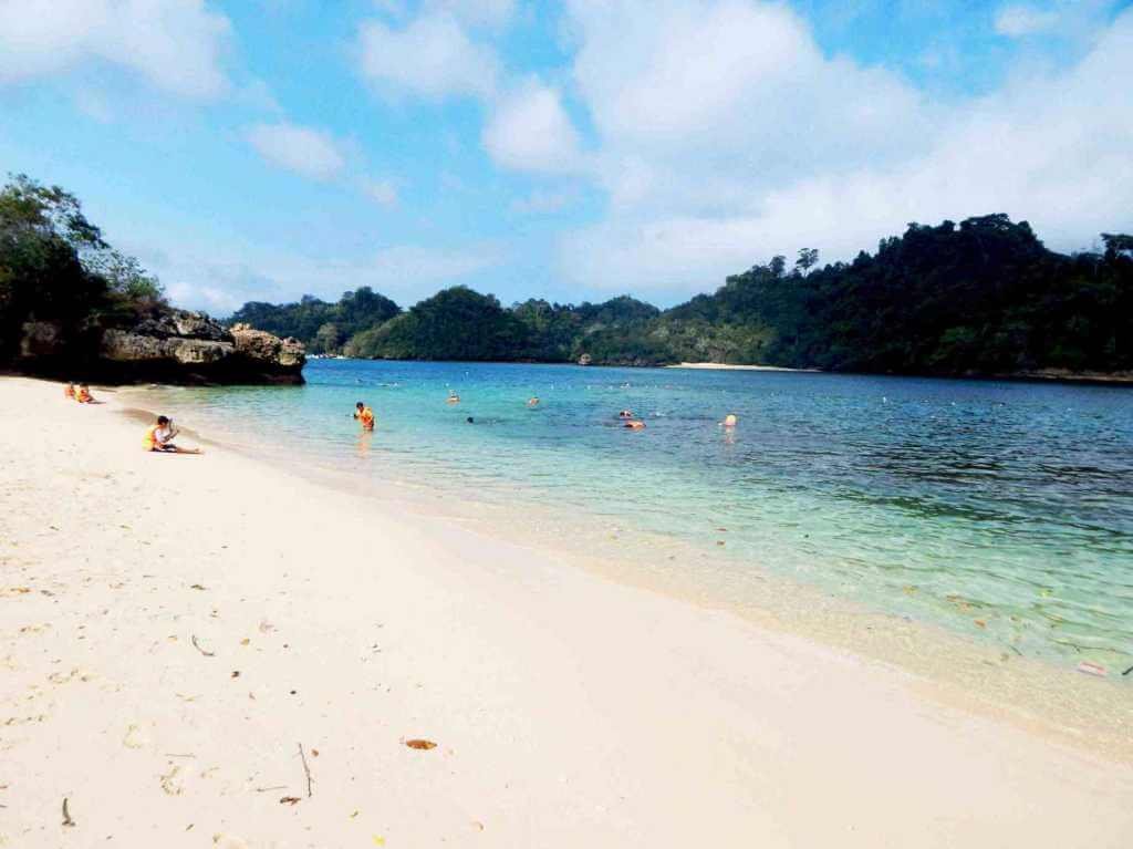 pantai tiga warna malang selatan