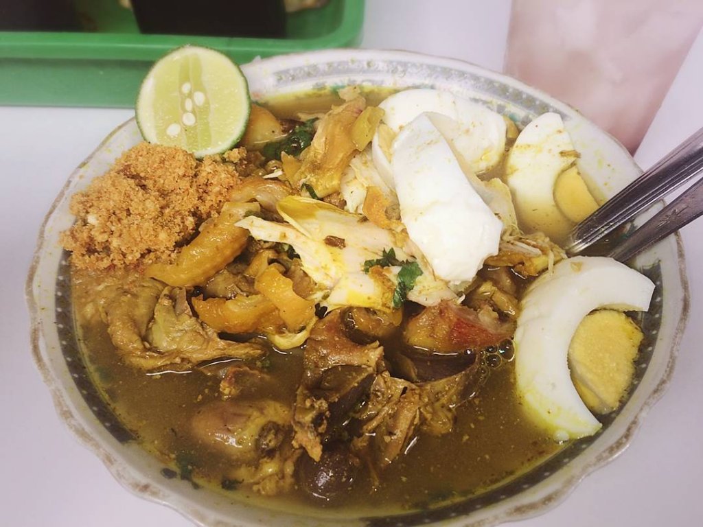 Makan Siang dengan Soto Paling Enak di Malang, Seger Abis • Ongis Travel