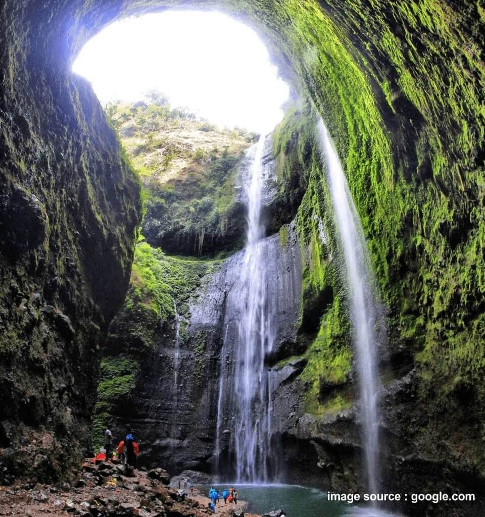 lokasi air terjun madakaripura bromo