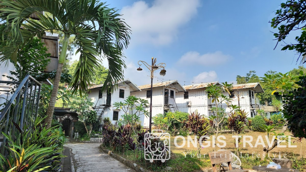 Royal Caravan Hotel & Outbond Trawas