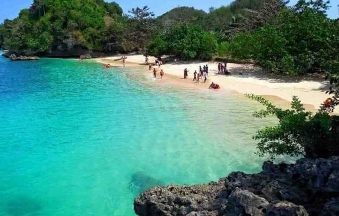 pantai gatra malang